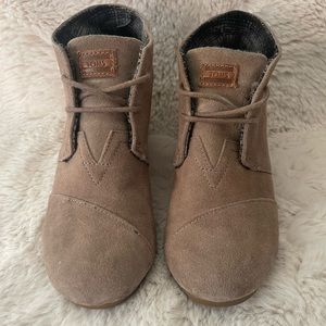 Toms 8.5 taupe bootie